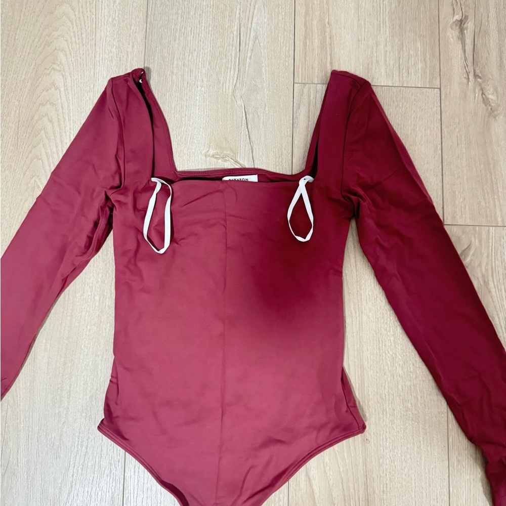 Babaton Contour Square Neck Long Sleeve